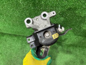 Подушка двс правая TOYOTA PRIUS OEM 1230537300 ZVW30 2012 2ZRFXE