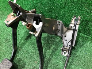 Pedals 5МТ SUBARU FORESTER OEM 36015FC010, 36013AA011, 36011AA001 SF5 1998 silver 792