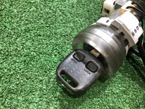 Замок зажигания Комплект замков SUBARU FORESTER OEM 83121FC100, 83121FC101 SF9, SF5 1998 White 51E