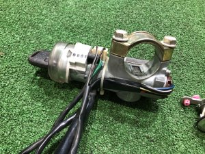 Замок зажигания Комплект замков SUBARU FORESTER OEM 83121FC100, 83121FC101 SF9, SF5 1998 White 51E