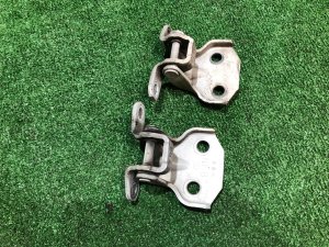 Петли двери передней левой 61220FA000, 61220FA010 SUBARU FORESTER