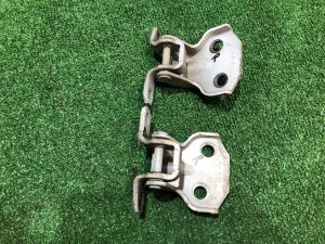 Петли двери передней правой 61220FA000, 61220FA010 SUBARU FORESTER