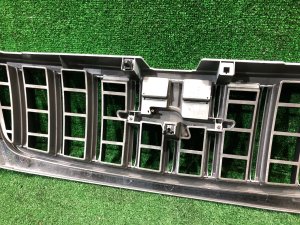 Решетка радиатора SUBARU FORESTER OEM 91065FC000WG SF9, SF5 1998 White 51E