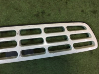中网 SUBARU LANCASTER OEM 91121AE260 BHE 2002 white pearl 07C