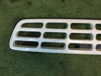 中网 SUBARU LANCASTER OEM 91121AE260 BHE 2002 white pearl 07C