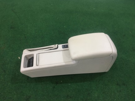 Бардачок подлокотник 92111AG060WA SUBARU OUTBACK