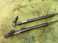 Амортизаторы пятой двери SUBARU GRAND WAGON OEM 60330AC001 60330AC011 BG9 1998 Black 6L3