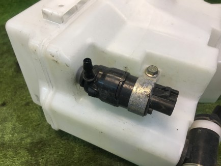 ウォッシャータンク SUBARU OUTBACK OEM 86631AJ020 86611AG220 86611AJ100 BRF 2009 EZ36