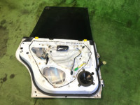 Puerta trasera izquierda SUBARU LEGACY OEM 60400AE130 62280AE010 BH5 1998 Whait 51E