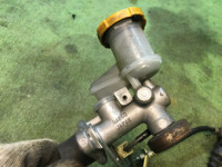 Главный цилиндр сцепления SUBARU LEGACY OEM 37230AE020 BH5 1998 EJ208