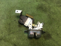 Замок пятой двери SUBARU LEGACY OEM 63032AE000 60319FA200 BH5 1998 Whait 51E