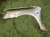 Aleta delantera derecha SUBARU LEGACY OEM 57120AE000 BH5 1998 Whait 51E