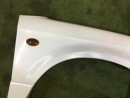 Aleta delantera derecha SUBARU LEGACY OEM 57120AE000 BH5 1998 Whait 51E