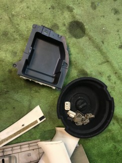 แผงบุห้องเก็บของท้าย SUBARU LANCASTER OEM 94047AE020AD, 94047AE030AD, 95066AE030GG, 95066AE020GG, BHE BH9 2001 Silver 1U2