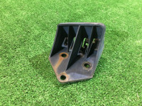 Soporte izquierdo del parachoques trasero SUBARU LANCASTER OEM 57707AE070 BHE 2000 beige 8L5