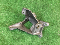 助力转向泵支架 SUBARU LANCASTER OEM 22870AA042 BHE 2000 EZ30