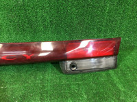 Embellecedor entre los pilotos traseros SUBARU GRAND WAGON OEM 84251AC090 BG9 1996
