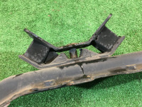 Travesaño de la caja de cambios SUBARU LANCASTER OEM 41011AE010, 41022AE120 BH9 1998 EJ25