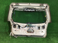 Portón trasero SUBARU LANCASTER OEM 60800AE040, 63011AE020, 84251AE060 BH9 1998 Beige 8L5