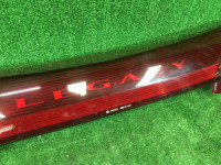 Friso entre os farolins traseiros SUBARU LEGACY OEM 84251AE000 BHE BH9 BH5