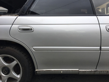 Puerta trasera derecha SUBARU LEGACY OEM 61400AC300, 63210AC200NA BG5 BG9 1997 silver 406
