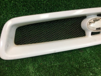 Решетка радиатора SUBARU LEGACY OEM 91121AE410 BH5 BE5 BE9 BHE BH9 2002 white 51E