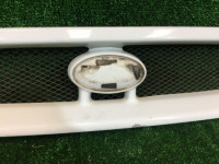 Решетка радиатора SUBARU LEGACY OEM 91121AE410 BH5 BE5 BE9 BHE BH9 2002 white 51E