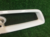 Решетка радиатора SUBARU LEGACY OEM 91121AE410 BH5 BE5 BE9 BHE BH9 2002 white 51E