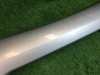 Embellecedor entre los pilotos traseros SUBARU LEGACY OEM 84251AE000 BH5 BHE BH9 1998