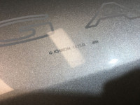 Embellecedor entre los pilotos traseros SUBARU LEGACY OEM 84251AE000 BH5 BHE BH9 1998