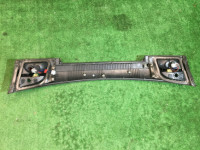 Embellecedor entre los pilotos traseros SUBARU LEGACY OEM 84251AE000 BH5 BHE BH9 1998