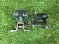 Петли двери задней правой 61520AC020, 61520AC000 SUBARU LANCASTER