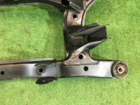 Travesaño trasero SUBARU LANCASTER OEM 20152AE001 BH9 BH5 BHE BE5 BE9 BEE 2001 EJ254