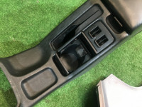 手套箱与扶手 SUBARU LANCASTER OEM 92111AE010AC, 66150AE020ML, 92132AE000ML BH9 BH5 BHE BE5 BE9 BEE 2001 grey 1U2
