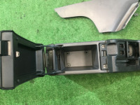 手套箱与扶手 SUBARU LANCASTER OEM 92111AE010AC, 66150AE020ML, 92132AE000ML BH9 BH5 BHE BE5 BE9 BEE 2001 grey 1U2