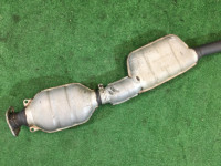 Средняя часть глушителя SUBARU LANCASTER OEM 44200AE050 BH9 BE9 2001 EJ254