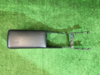 Бардачок подлокотник SUBARU LEGACY OEM 92111AE010ML, 66060AE190ML, 66060AE180ML BE9 BE5 BEE 2001 silver 01G