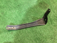 Suporte direito do para-choques dianteiro SUBARU LEGACY OEM 57707AE120 BE9 2001 silver 01G