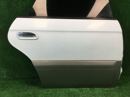 Puerta trasera derecha SUBARU LANCASTER OEM 60400AE260 , 60400AE420, 91111AE060MF BHE BH9 1999 white / grey 8K2