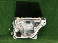 Puerta trasera derecha SUBARU LANCASTER OEM 60400AE260 , 60400AE420, 91111AE060MF BHE BH9 1999 white / grey 8K2