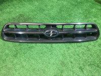 Решетка радиатора SUBARU LANCASTER OEM 91121AE020 BHE BH9 1999 white / grey 8K2