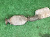 Средняя часть глушителя SUBARU LANCASTER OEM 44200AE050 BH9 BE9 1999 EJ254