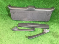 Обшивка пятой двери 94047AC110MU, 94047AC000MU SUBARU LEGACY