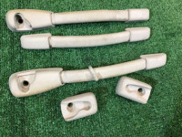 มือจับเพดาน SUBARU LANCASTER OEM 92043AE000GF, 92041AE020GF, 92041AE030GF BHE BH9 1998 beige 8L5
