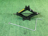Домкрат SUBARU LANCASTER OEM 97030AC061 BHE 2000