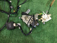 Доводчик пятой двери SUBARU OUTBACK OEM 63031AG001, 63160AG001, 63224AG000 BPE BP9 BP5 2005 gold 39J
