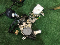 Доводчик пятой двери SUBARU OUTBACK OEM 63031AG001, 63160AG001, 63224AG000 BPE BP9 BP5 2005 gold 39J