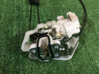 Замок двери задний левый SUBARU OUTBACK OEM 61034AG011 BPE BP9 BP5 2005 gold 39J