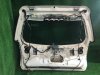 尾门 SUBARU LANCASTER OEM 60800AE040, 63011AE020, 84251AE060 BH9 BHE BH5 1999 white / grey 8K2