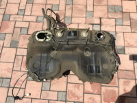 燃料タンク SUBARU FORESTER OEM 42012FE002 SG5 SG9 SG 2005 EJ205